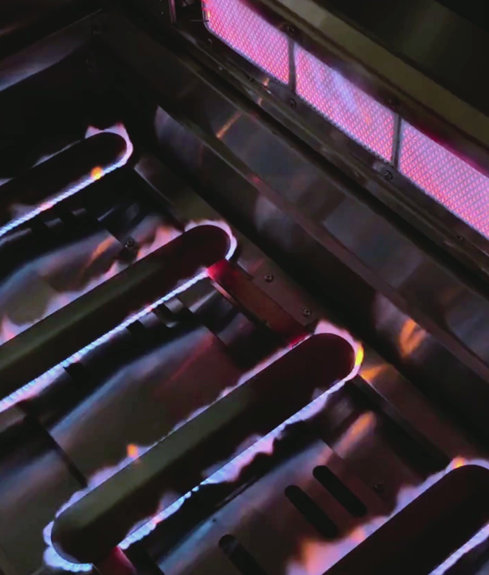 Load video: <p>Experience elite heat with 36,000, 60,000, or 72,000 BTU options. Featuring 3 to 5 main burners, our mid-to-large models add IR rotisserie for culinary perfection.</p>